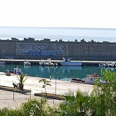 Finestra Sul Glicine